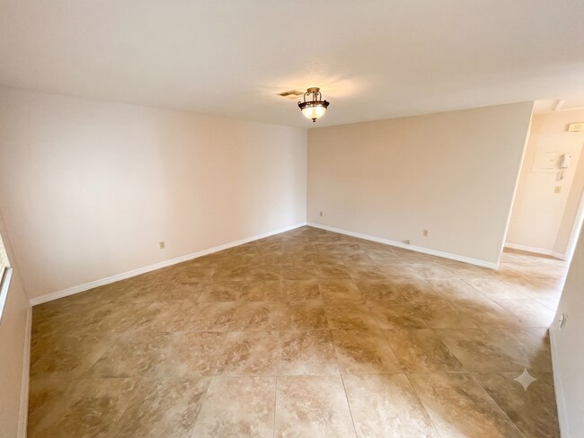 Photo - 1102 Elmwood St