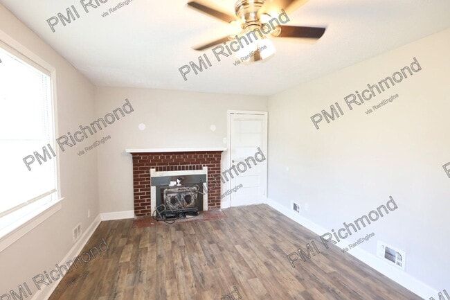 3607 Thompson St