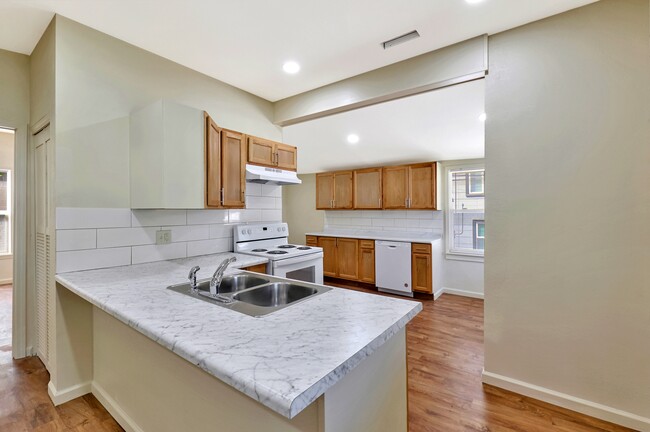 Photo - 311 N 9th St Townhome