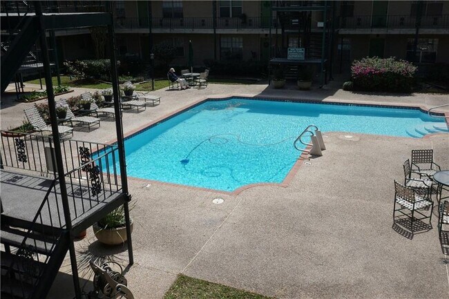 2720 Whitney Pl Unit 504