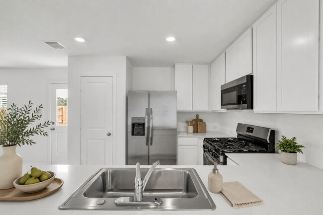 254 Forest W St