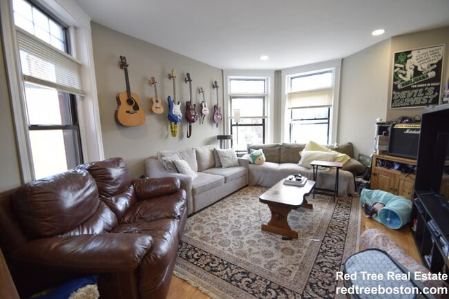 Building Photo - 1914 Beacon St Unit 2 Rental