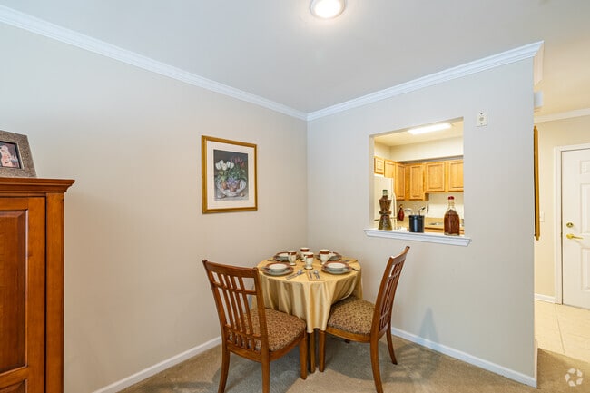 1 habitación, 1 baño - 595 pies cuadrados - Área de comedor - Park Terrace Senior Living Apartamentos