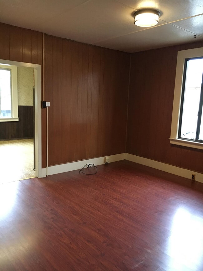 Photo - 215 Blackburn St