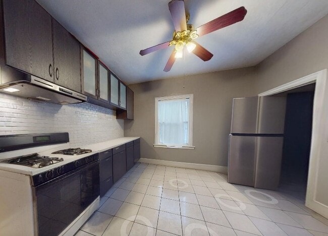 Building Photo - 20-22-22 Holmes St Unit 20