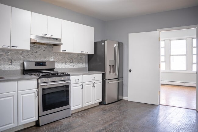 Building Photo - 543 West Side Ave Unit 3