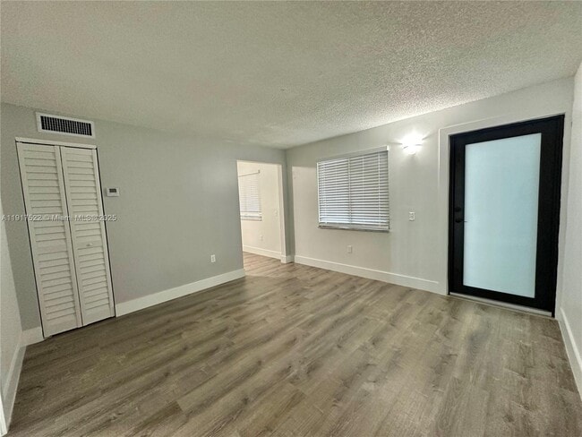 Building Photo - 529 SW 4th St Unit 203