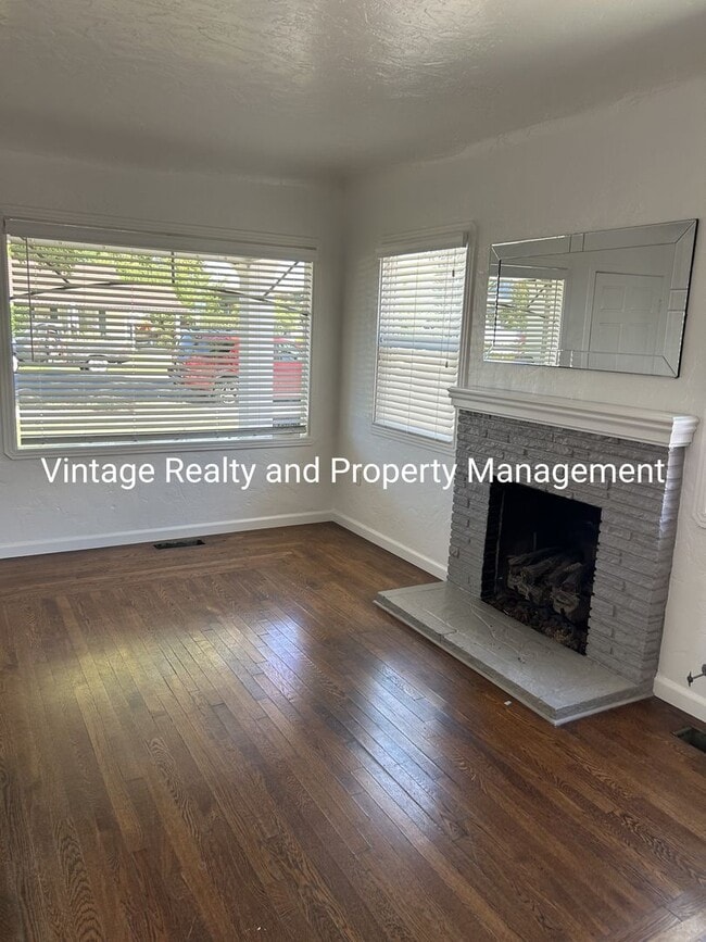 Photo - Updated 2 Bedroom Classic Home That's Ready To Go!!!