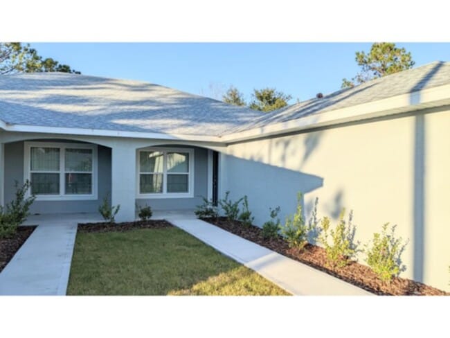 Photo - Spacious 4 bedroom/2 bath/ 2 car garage Duplex. www.WeRentSunshine.com