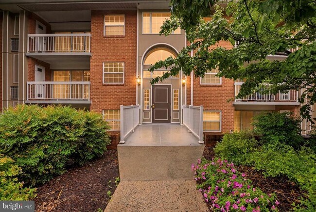 Building Photo - 1923 Wilson Ln Unit 201