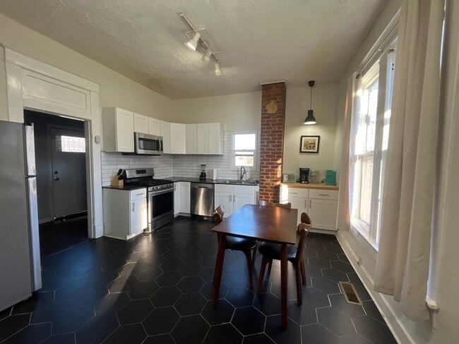 Photo - 624 N Highland Ave