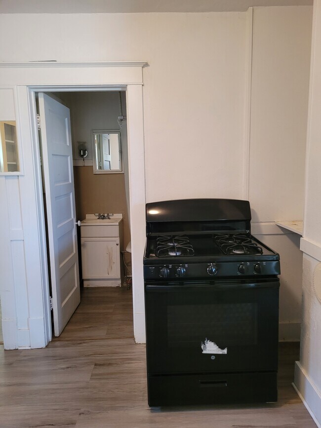 Photo - 608 Elias Ave