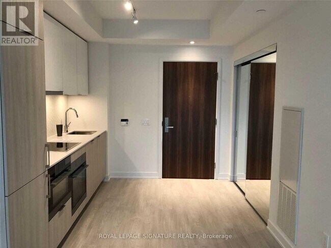 Photo - 15 Queens Quay E Unit 622