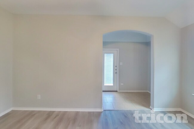 Photo - 1216 Honeywood Ln