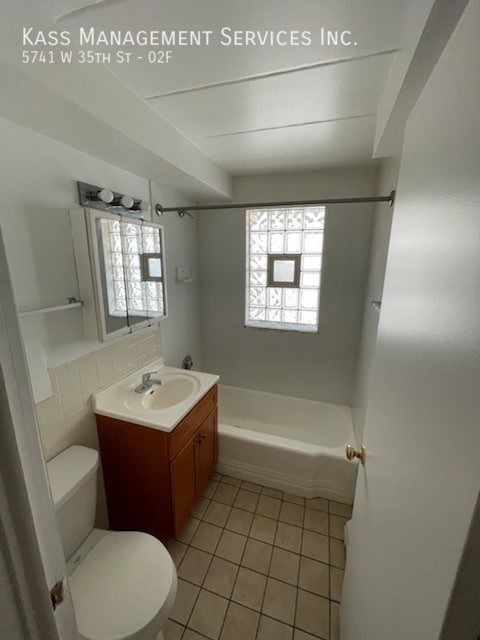 Photo - 5741 W 35th St Unidad 02F