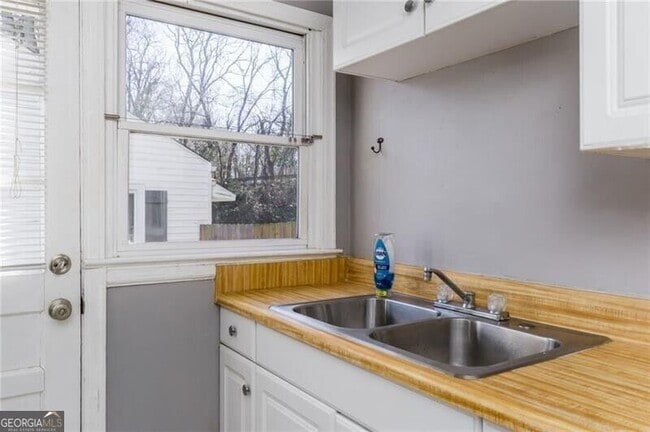 Photo - 312 Phillips Dr SE