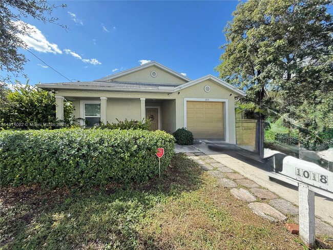 Building Photo - 1018 Foster Rd