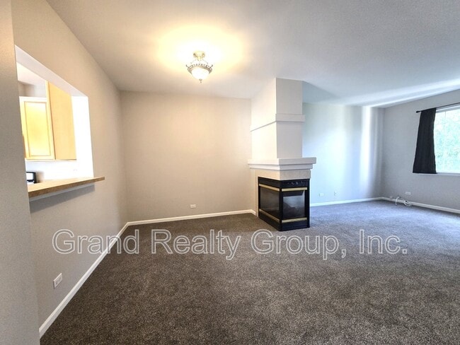 Photo - 652 S Rosehall Ln