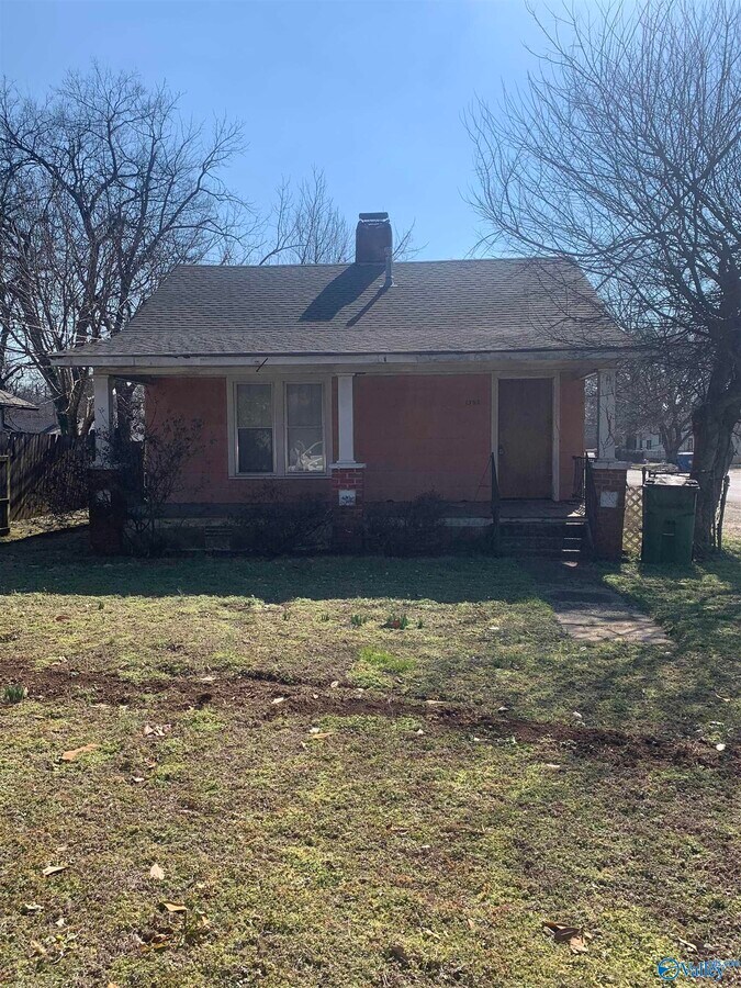 Photo - 1302 Oshaughnessy Ave NE