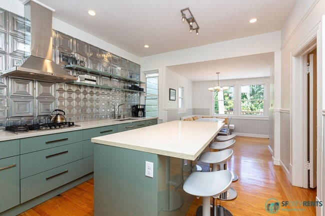 Photo - Castro: UNFURNISHED Top Floor Flat w/ Private Deck, W/D in unit & Garage Parking Unit 170 Eureka St.