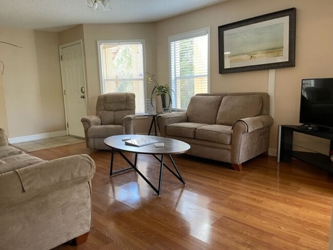 Photo - FULLY FURNISHED - Peaceful 4 Bed / 2 Bath Condo Unidad A