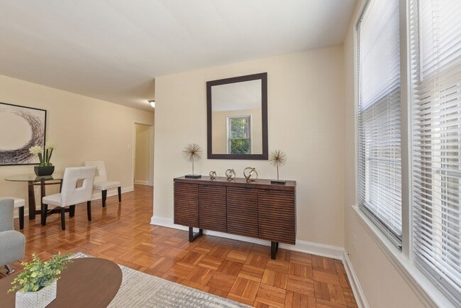 Photo - 2724-40 Porter Street