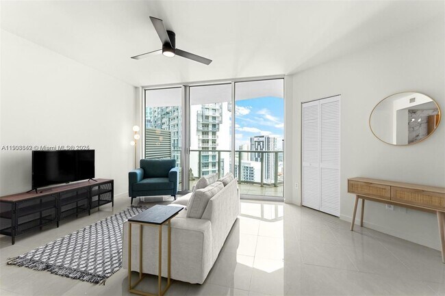 Building Photo - 300 S Biscayne Blvd Unit T-3407