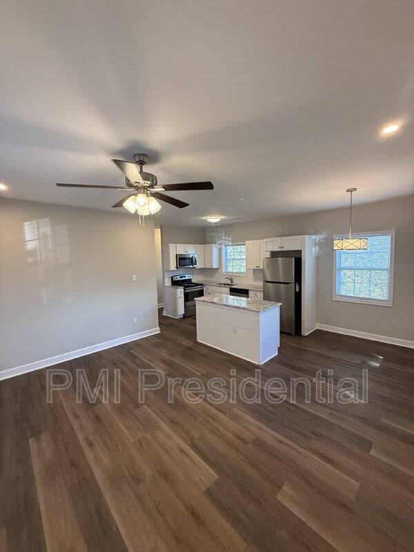 Photo - 2859 Lawson St