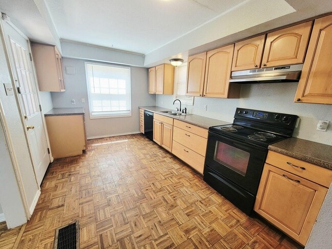 Photo - 2003 16th St