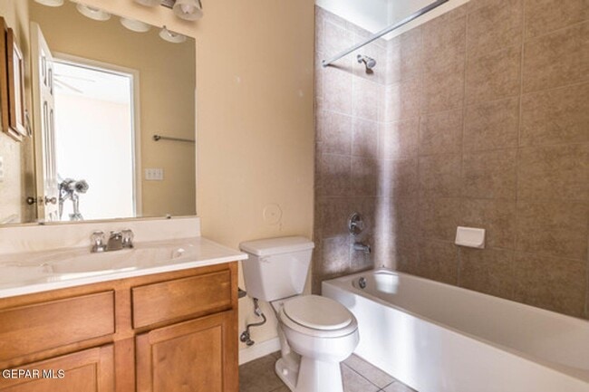 Photo - 3150 N Yarbrough Dr Unit B1