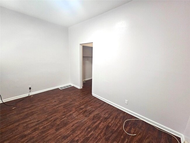 Photo - 221 N High St