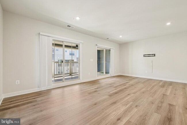 Photo - 2528 VERONA Pl