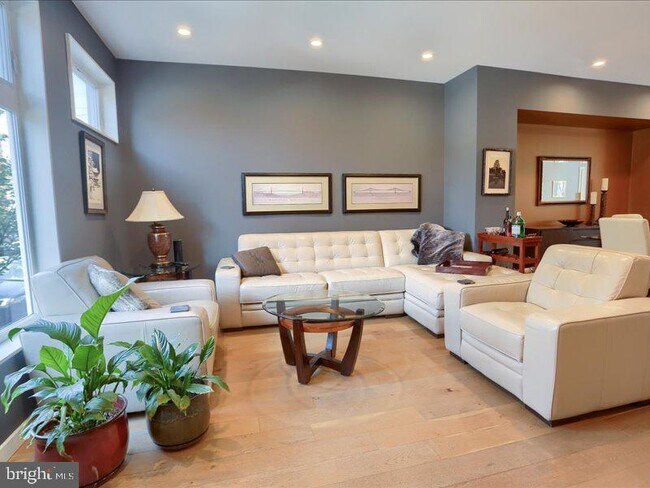 Photo - 2125 E Cumberland St