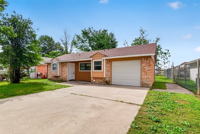 Photo - 17106 Sunshine St