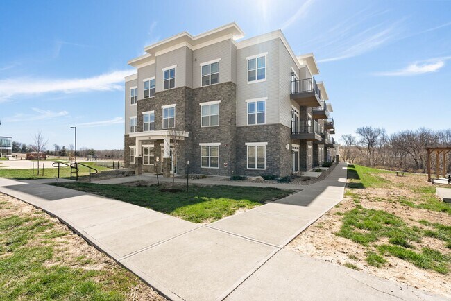 Photo - Spacious 1-Bedroom/1.5-Bath on second floor, unit 204 Unidad 80-204