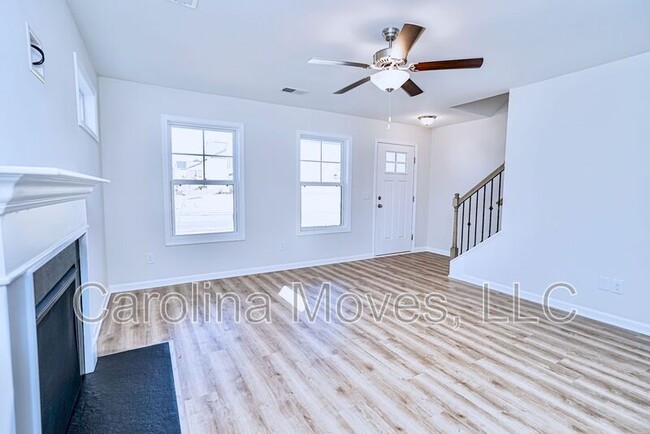 Photo - 400 Chinchilla Dr