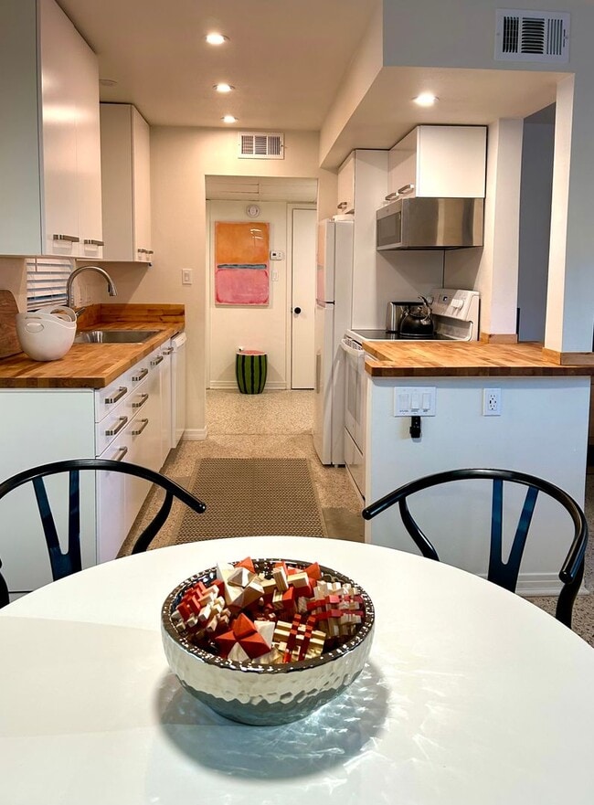 201 Columbia Dr Unit 2