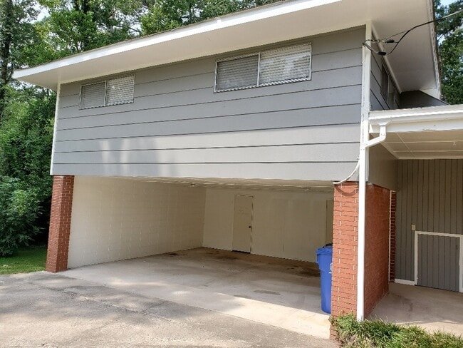 Photo - Newly Remodeled Mid Century Style Home!!