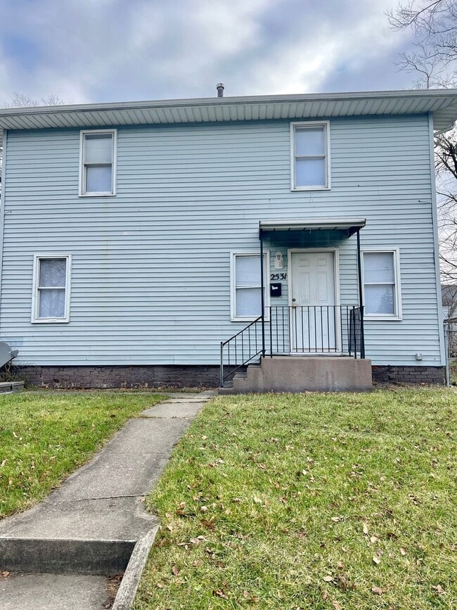 NEW LISTING! 3 BEDROOM HOUSE - NEW LISTING! 3 BEDROOM HOUSE
