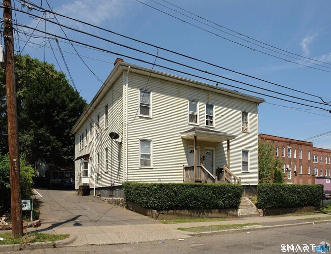47-49-49 Putnam St