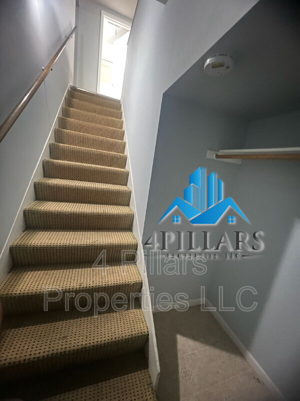 Photo - 162 W Commercial Ave Unidad 2 Upstairs