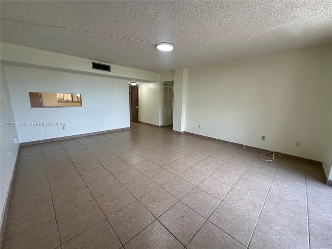 Building Photo - 8635 NW 8th St Unit 320