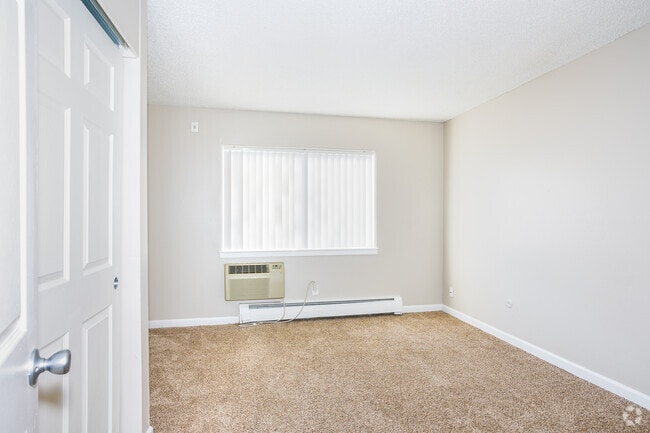 1BR, 1BA - 693SF - Village of Yorkshire