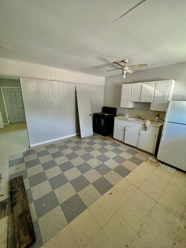 Photo - 422 Ave A W Unit Ave A #2