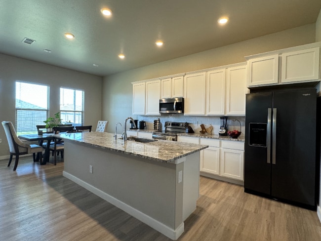 Photo - 6725 Blue Sky St