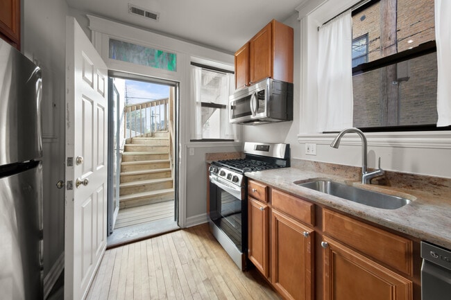 2211 W Winona St Unit 1