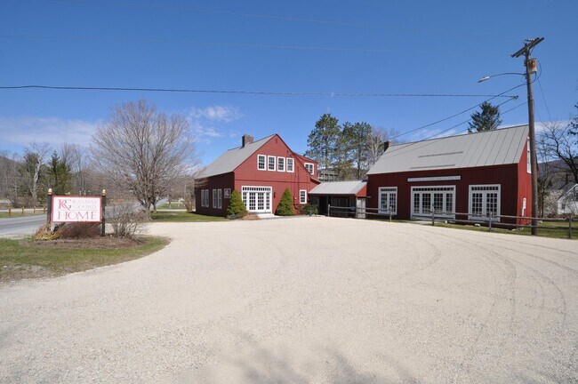 Photo - 7190 Main St