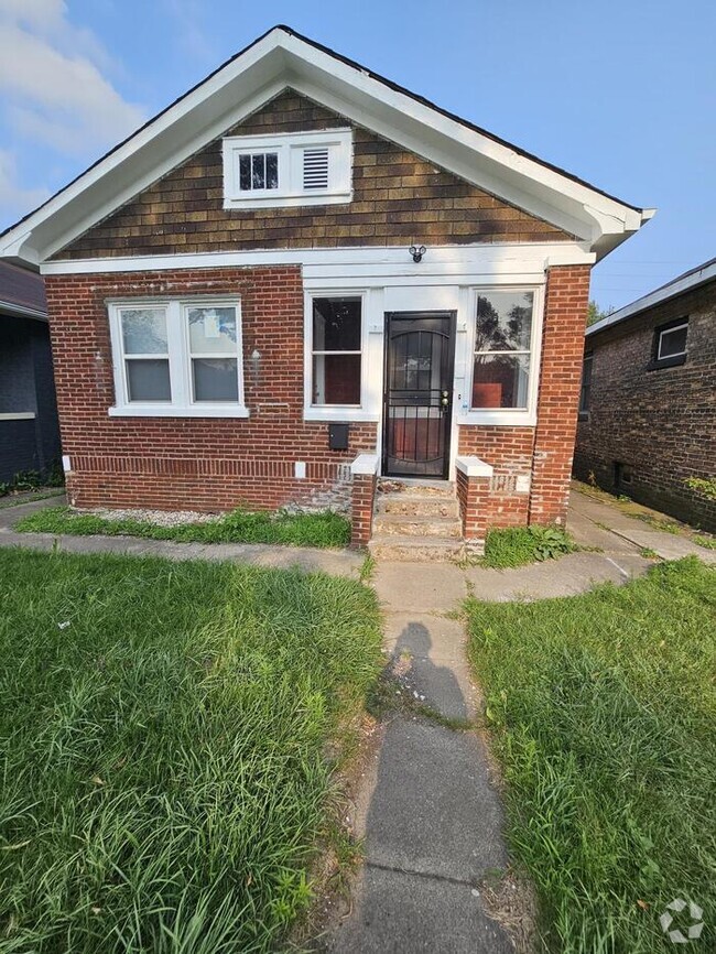 Building Photo - Come make this beautifully rehabbed home Y...