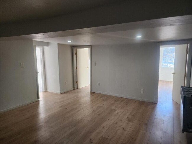 Building Photo - 116 E Main St