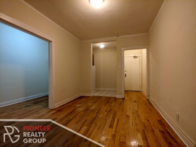 Photo - 515 W Melrose St